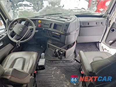 Piąte zdjęcie samochodu w środku: 2025 VOLVO VNL SEMI TRUCK VIN:4V4NC9EHXSN695078 - miniatura