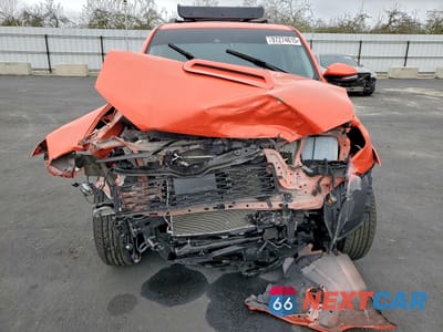 Piąte zdjęcie samochodu w środku: 2024 TOYOTA 4RUNNER SR5 PREMIUM VIN:JTERU5JR7R6296842 - miniatura