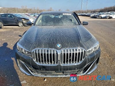 Piąte zdjęcie samochodu w środku: 2022 BMW 740 I VIN:WBA7T2C06NCK42937 - miniatura