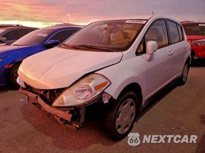 2009 NISS VERSA S 3N1BC13E89L399286 - główne zdjęcie licytacji z USA - miniatura