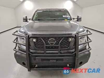 Piąte zdjęcie samochodu w środku: 2019 NISSAN TITAN XD SL VIN:1N6BA1F43KN521013 - miniatura