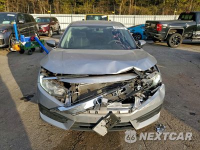 Piąte zdjęcie samochodu w środku: 2018 HONDA CIVIC LX VIN:19XFC2F51JE205352 - miniatura
