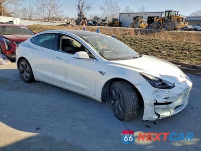 Czwarte zdjęcie samochodu z boku: 2019 TESLA MODEL 3 VIN:5YJ3E1EB6KF433258 - miniatura