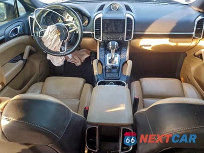 Zdjęcie 8 z 12 samochodu: 2018 PORSCHE CAYENNE S VIN:WP1AB2A2XJLA60814 - miniatura