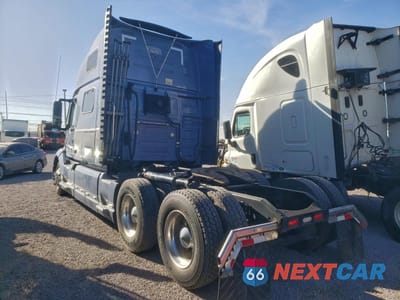 Trzecie zdjęcie samochodu z tyłu: 2020 VOLVO VNL SEMI TRUCK VIN:4V4NC9EH6LN260298 - miniatura