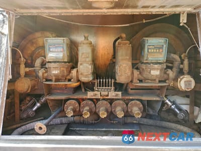 Zdjęcie 6 z 10 samochodu: 1995 INTERNATIONAL 4900 FUEL / LUBE TRUCK VIN:1HTSDAAN4SH633928 - miniatura
