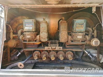 Zdjęcie 6 z 10 samochodu: 1995 INTERNATIONAL 4900 FUEL / LUBE TRUCK VIN:1HTSDAAN4SH633928 - miniatura