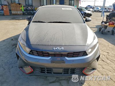 Piąte zdjęcie samochodu w środku: 2024 KIA FORTE GT LINE VIN:3KPF54AD6RE713526 - miniatura