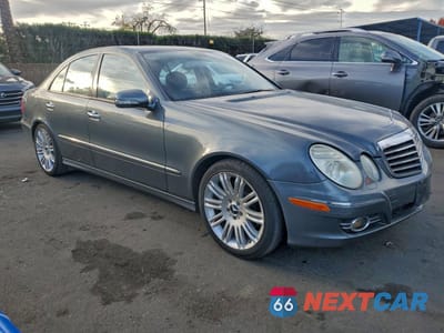 Czwarte zdjęcie samochodu z boku: 2008 MERCEDES-BENZ E 350 VIN:WDBUF56XX8B354236 - miniatura