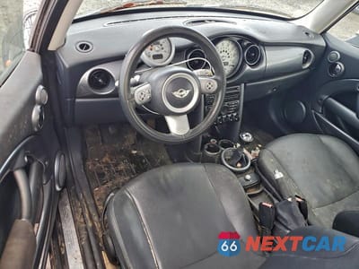 Zdjęcie 8 z 12 samochodu: 2005 MINI COOPER VIN:WMWRC33575TK60115 - miniatura