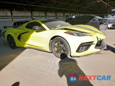 Czwarte zdjęcie samochodu z boku: 2022 CHEVROLET CORVETTE STINGRAY 3LT VIN:1G1YC3D48N5101198 - miniatura