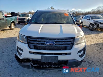Piąte zdjęcie samochodu w środku: 2018 FORD EXPLORER POLICE INTERCEPTOR VIN:1FM5K8AR7JGB92226 - miniatura