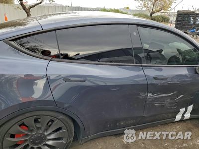 Zdjęcie 10 z 12 samochodu: 2022 TESLA MODEL Y VIN:7SAYGDEF5NF564967 - miniatura