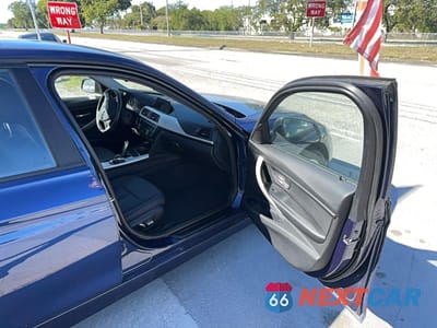 Piąte zdjęcie samochodu w środku: 2018 BMW 320 I VIN:WBA8E1G50JNU91361 - miniatura