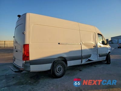 Trzecie zdjęcie samochodu z tyłu: 2020 MERCEDES-BENZ SPRINTER 2500 VIN:W1W4ECHYXLT037627 - miniatura