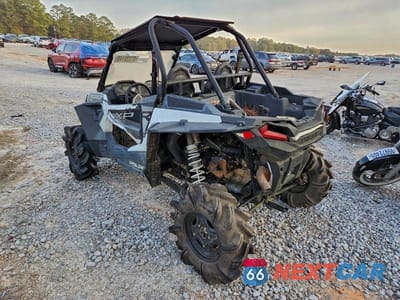 Trzecie zdjęcie samochodu z tyłu: 2019 POLARIS RZR XP 1000 UTILITY VEHICLE VIN:3NSVDE994KG443094 - miniatura