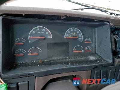 Zdjęcie 8 z 10 samochodu: 2017 VOLVO VNL SEMI TRUCK VIN:4V4NC9EH7HN979065 - miniatura