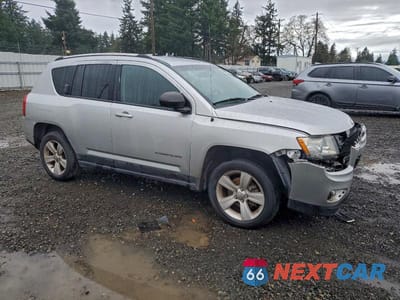 Czwarte zdjęcie samochodu z boku: 2011 JEEP COMPASS SPORT VIN:1J4NF1FB1BD270492 - miniatura