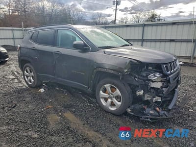 Czwarte zdjęcie samochodu z boku: 2018 JEEP COMPASS LATITUDE VIN:3C4NJDBBXJT161694 - miniatura
