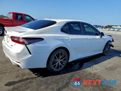 Trzecie zdjęcie samochodu z tyłu: 2024 TOYOTA CAMRY SE VIN:4T1S11AKXRU855821 - miniatura