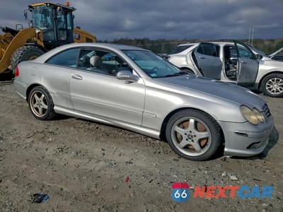 Czwarte zdjęcie samochodu z boku: 2004 MERCEDES-BENZ CLK 500 VIN:WDBTJ75J94F068190 - miniatura