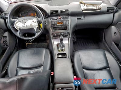 Zdjęcie 8 z 14 samochodu: 2003 MERCEDES-BENZ C 230K SPORT SEDAN VIN:WDBRF40J03F380821 - miniatura