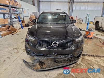 Piąte zdjęcie samochodu w środku: 2021 VOLVO XC40 T5 R-DESIGN VIN:YV4162UMXM2444439 - miniatura