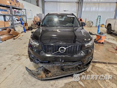 Piąte zdjęcie samochodu w środku: 2021 VOLVO XC40 T5 R-DESIGN VIN:YV4162UMXM2444439 - miniatura