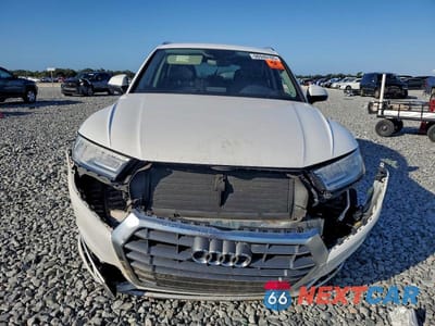 Piąte zdjęcie samochodu w środku: 2019 AUDI Q5 PREMIUM VIN:WA1ANAFY2K2056497 - miniatura