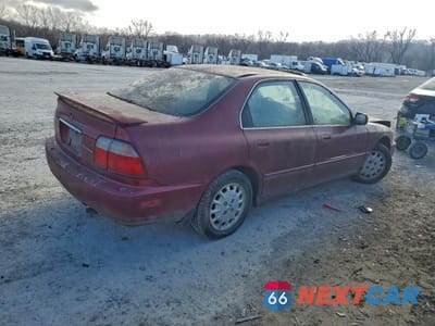 Trzecie zdjęcie samochodu z tyłu: 2004 HONDA ACCORD EX VIN:1HGCD5658VA193177 - miniatura