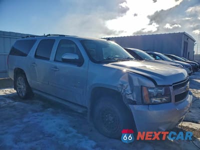 Czwarte zdjęcie samochodu z boku: 2011 CHEVROLET SUBURBAN K1500 LT VIN:1GNSKJE35BR306810 - miniatura