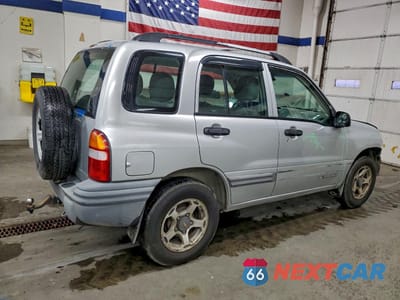 Trzecie zdjęcie samochodu z tyłu: 2001 CHEVROLET TRACKER VIN:2CNBJ13C016952812 - miniatura