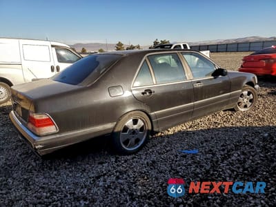 Trzecie zdjęcie samochodu z tyłu: 1999 MERCEDES-BENZ S 500 VIN:WDBGA51G5XA425043 - miniatura