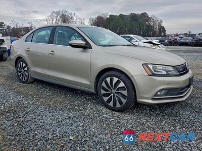 Czwarte zdjęcie samochodu z boku: 2016 VOLKSWAGEN JETTA HYBRID VIN:3VW637AJ7GM237476 - miniatura