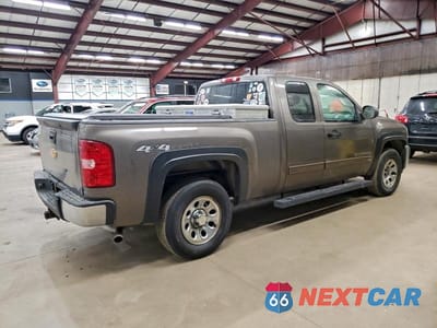 Trzecie zdjęcie samochodu z tyłu: 2013 CHEVROLET SILVERADO K1500 LS VIN:1GCRKREA2DZ108984 - miniatura