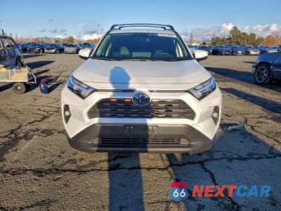 Piąte zdjęcie samochodu w środku: 2024 TOYOTA RAV4 XLE PREMIUM VIN:JTMB6RFV6RJ056840 - miniatura
