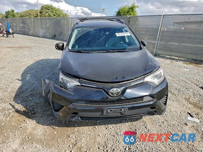 Piąte zdjęcie samochodu w środku: 2018 TOYOTA RAV4 LE VIN:2T3BFREV6JW756882 - miniatura