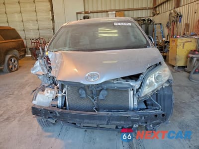 Piąte zdjęcie samochodu w środku: 2017 TOYOTA SIENNA LE VIN:5TDKZ3DC1HS862544 - miniatura