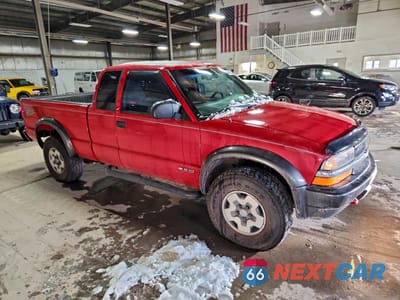 Czwarte zdjęcie samochodu z boku: 2000 CHEVROLET S TRUCK S10 VIN:1GCCT19W8Y8291149 - miniatura