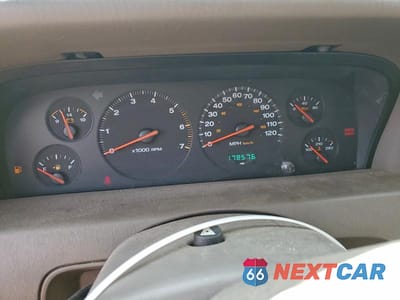 Zdjęcie 9 z 12 samochodu: 2000 JEEP GRAND CHEROKEE LIMITED VIN:1J4GW58N6YC227501 - miniatura