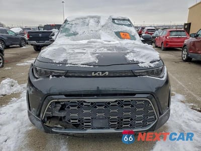 Piąte zdjęcie samochodu w środku: 2023 KIA SOUL GT LINE VIN:KNDJ53AU1P7894889 - miniatura