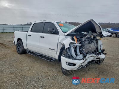 Czwarte zdjęcie samochodu z boku: 2024 RAM 1500 LARAMIE VIN:1C6SRFJT0RN227755 - miniatura