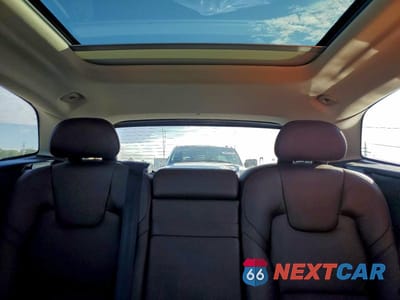 Zdjęcie 10 z 12 samochodu: 2018 VOLVO XC60 T5 VIN:LYV102RK9JB074302 - miniatura