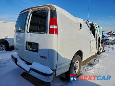 Trzecie zdjęcie samochodu z tyłu: 2021 GMC SAVANA G2500 UTILITY / SERVICE VAN VIN:1GTW7BFP8M1173769 - miniatura