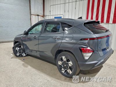 Drugie zdjęcie samochodu z przodu: 2025 HYUNDAI KONA SEL VIN:KM8HBCAB8SU310726 - miniatura