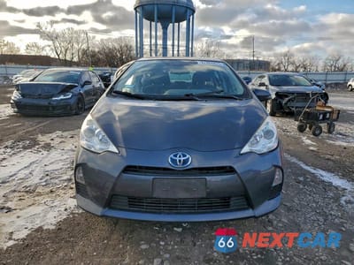 Piąte zdjęcie samochodu w środku: 2014 TOYOTA PRIUS C VIN:JTDKDTB31E1571486 - miniatura