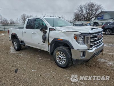 Czwarte zdjęcie samochodu z boku: 2022 GMC SIERRA K2500 SLE VIN:1GT59MEY9NF313859 - miniatura