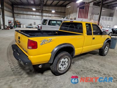 Trzecie zdjęcie samochodu z tyłu: 2003 CHEVROLET S TRUCK S10 VIN:1GCCT19XX38233397 - miniatura