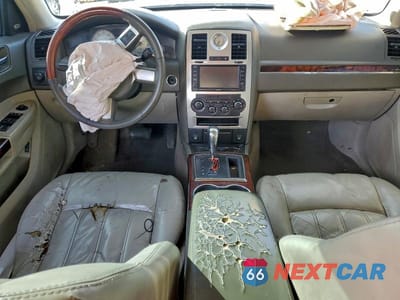 Zdjęcie 8 z 12 samochodu: 2010 CHRYSLER 300C VIN:2C3CA6CT9AH114230 - miniatura