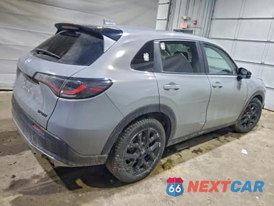 Trzecie zdjęcie samochodu z tyłu: 2024 HONDA HR-V SPORT VIN:3CZRZ2H58RM761629 - miniatura